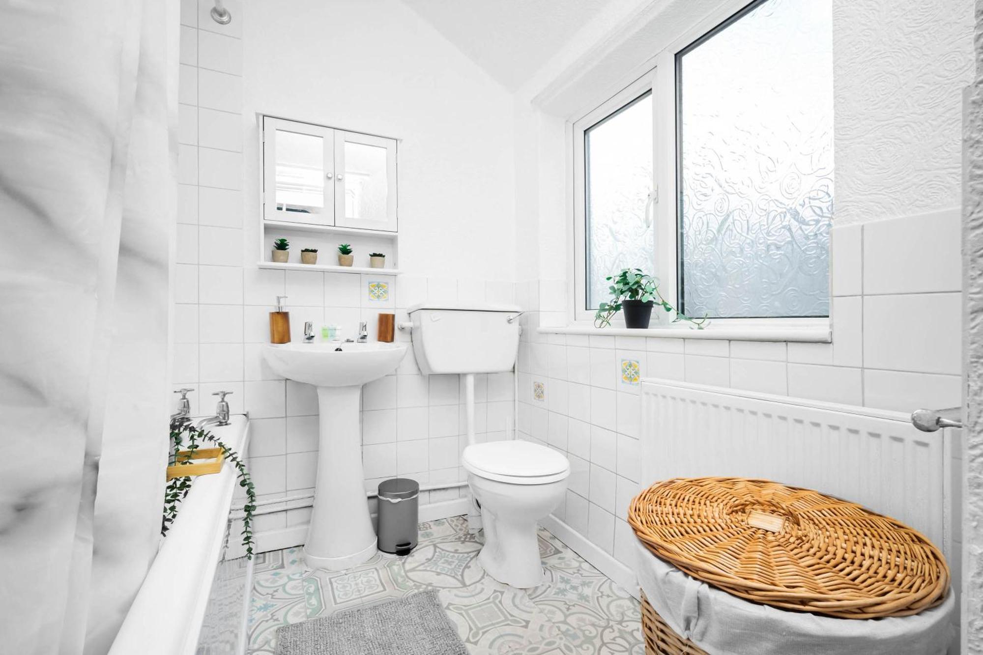 Stylish 3 Bedroom House - 6 Guests - Garden - Parking - Netflix - Wifi - 17M Birmingham Exterior foto